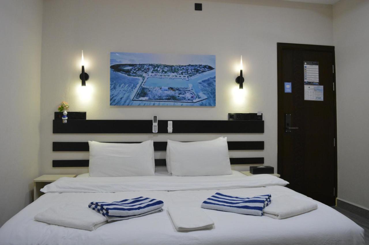 Infinity Dhiffushi Hotel Exterior foto