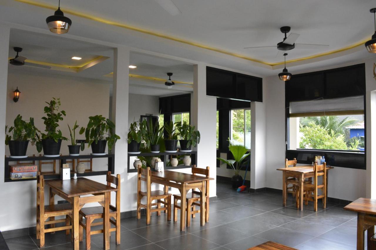 Infinity Dhiffushi Hotel Exterior foto