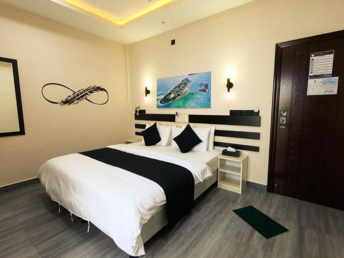 Infinity Dhiffushi Hotel Exterior foto