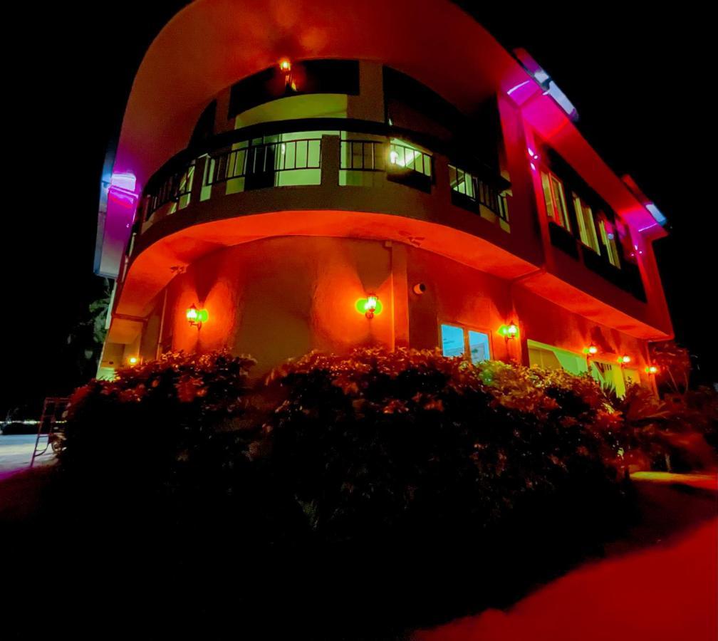 Infinity Dhiffushi Hotel Exterior foto