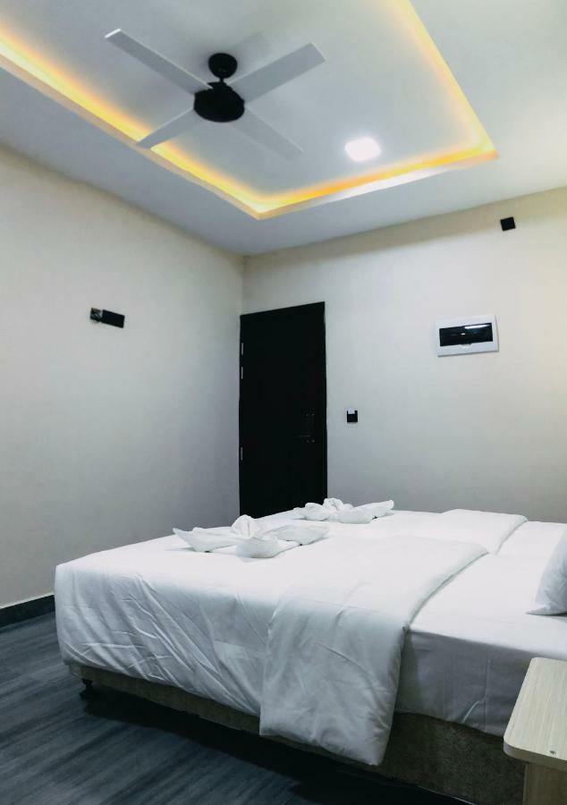 Infinity Dhiffushi Hotel Exterior foto