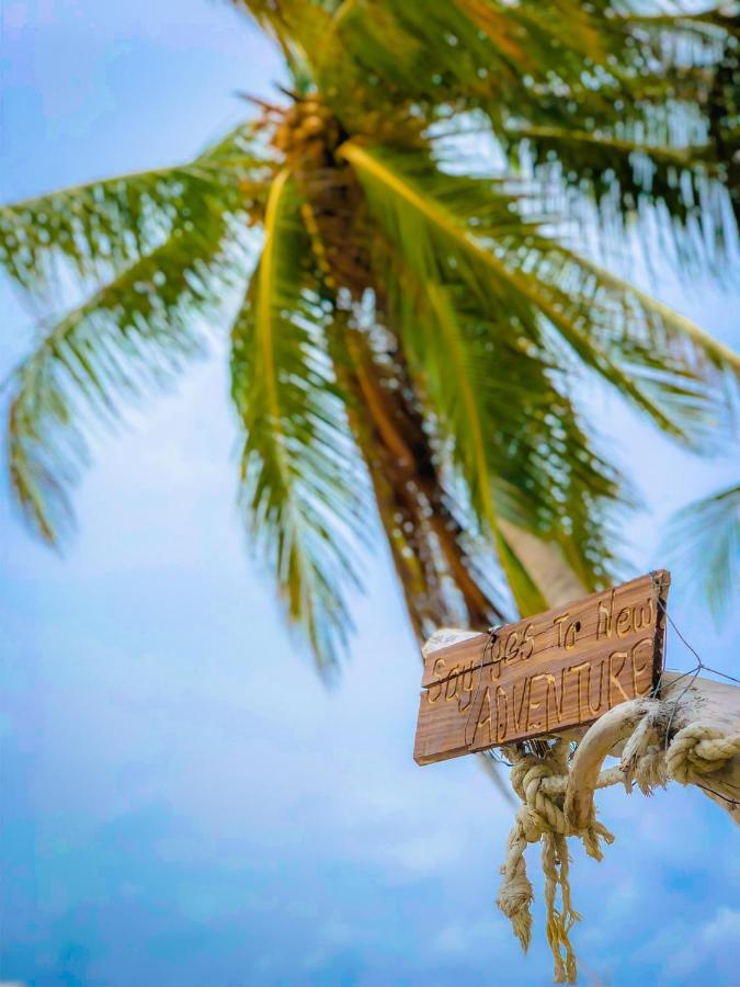 Infinity Dhiffushi Hotel Exterior foto